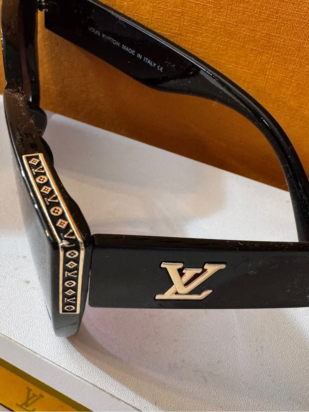 Authentic Louis Vuitton Blaze Sunglasses. Excellent condition! No scratches! - Picture 2 of 5